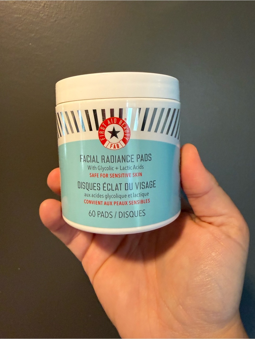First Aid Beauty Facial Radiance Pads - Light Blue & White